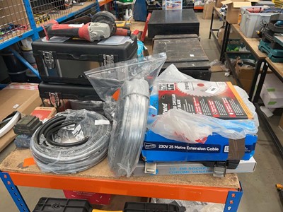 Lot 4599 - Selection of items inc. woodworking saw blades,...