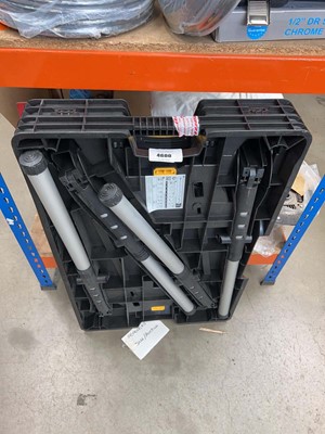 Lot 4600 - Keter folding workbench