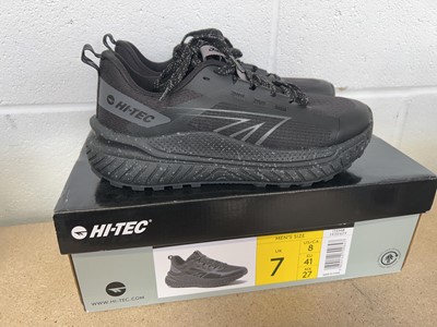Lot Boxed pair of Hi-Tec trainers in black size UK 7