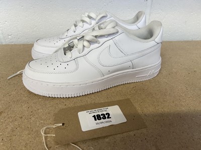 Lot Nike Air Force 1 trainers in white size UK 5
