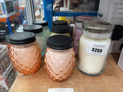 Lot 3255 - 2 Yankee fragrant candles