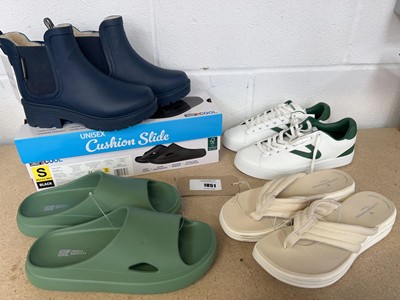 Lot Mixed lot of shoes to include 32 degrees cool...
