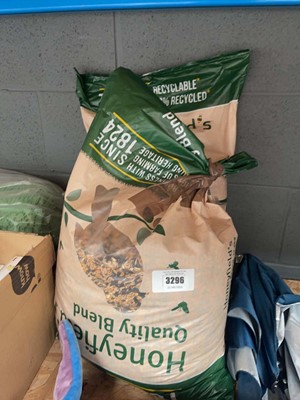 Lot 3296 - 2 bags of bird food