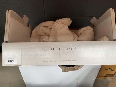 Lot 3304 - 2 boxes of various mats