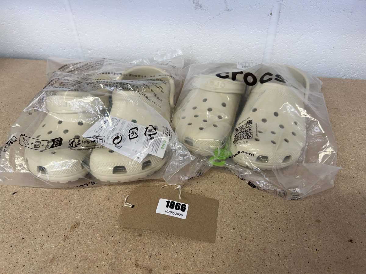 Lot x2 pairs of children's Crocs sizes UK 3 & 4