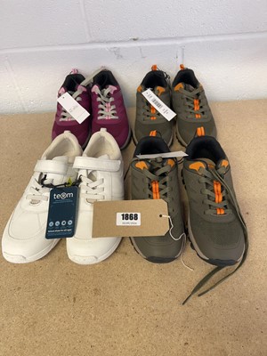 Lot x4 pairs of childrens shoes to include x3...