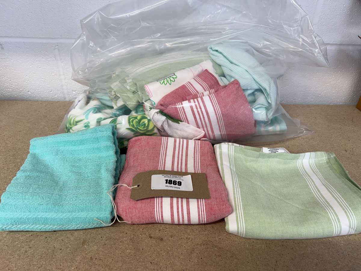 Lot A bag containing a qty of kitchen tea towels...