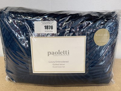 Lot Paoletti luxury embroidered quilted velvet...
