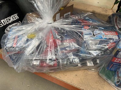 Lot 4614 - Clarke air hammer, chisel set, Universal hub...