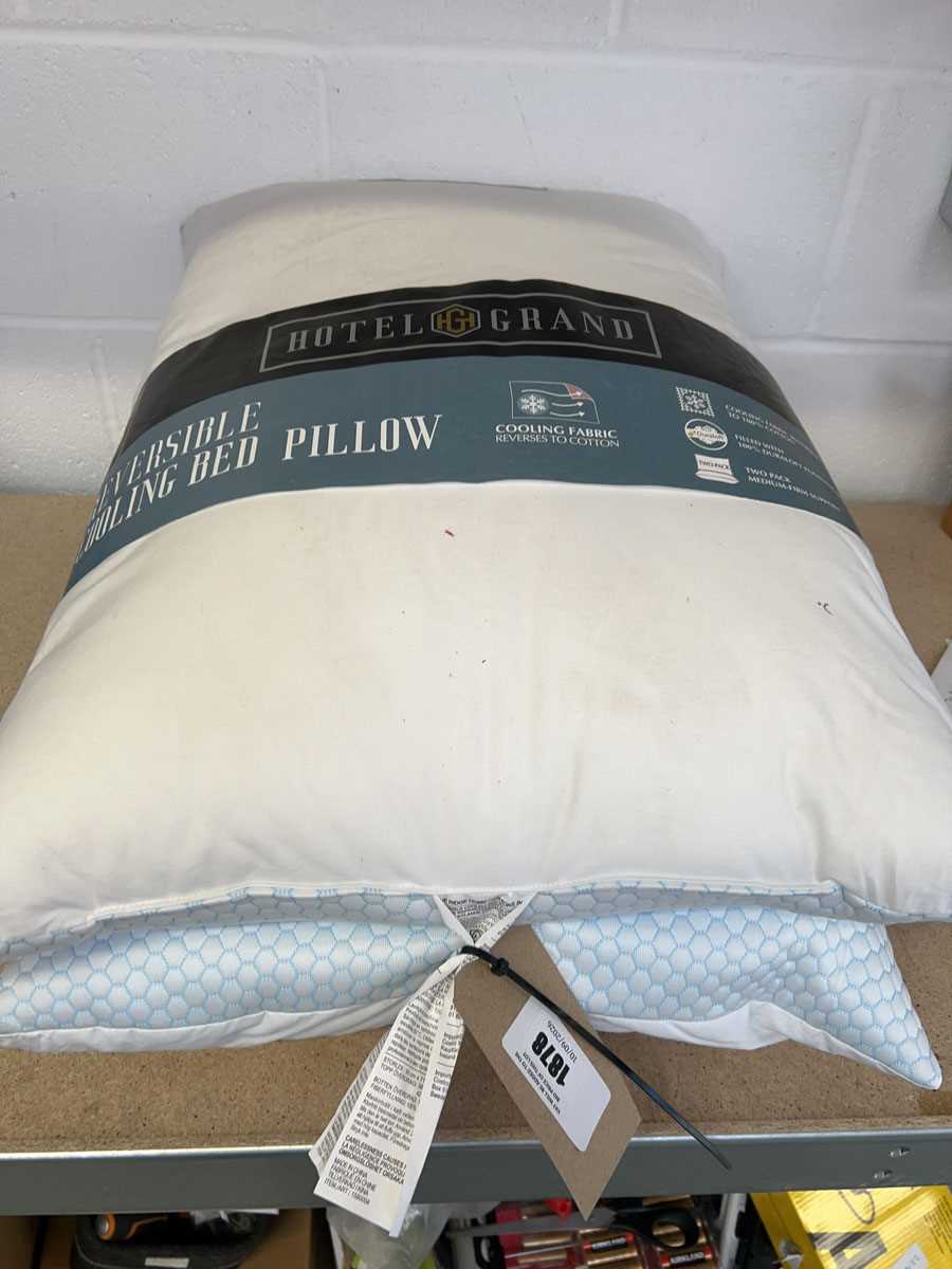 Lot Hotel Grand reversible cooling bed pillow pair