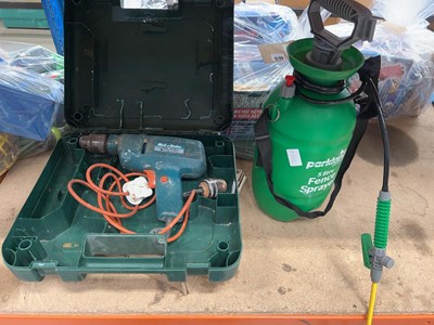 Lot 4623 - Parkland 5L fence sprayer and Black & Decker...
