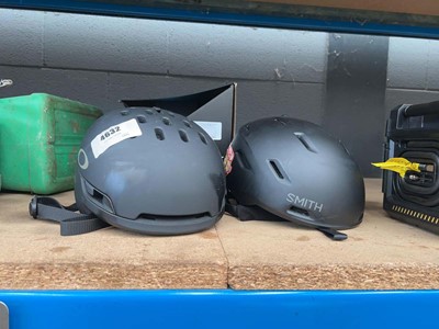 Lot 4632 - 3 bike helmets