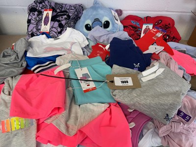 Lot Mixed lot of children's clothing to include...