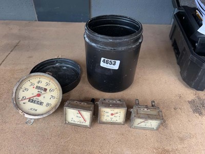Lot 4653 - 4 vintage smiths car gauges