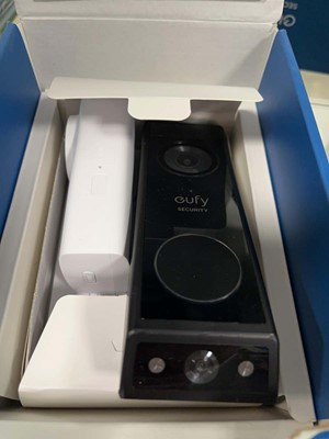 Lot 2354 - Eufy doorbell and chime