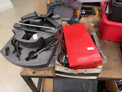 Lot 4681 - Varta 12v car battery, aqua stand, sockets,...