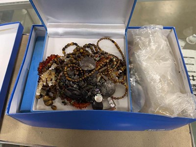 Lot 2370 - Box of various jewellery