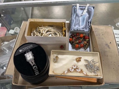 Lot 2371 - 2 trays of various jewellery and watches