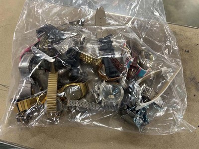 Lot 2372 - Bag of watches