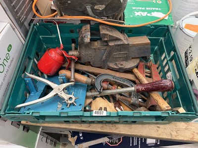 Lot 4697 - Plastic crate of tools inc. bench mounted vice,...