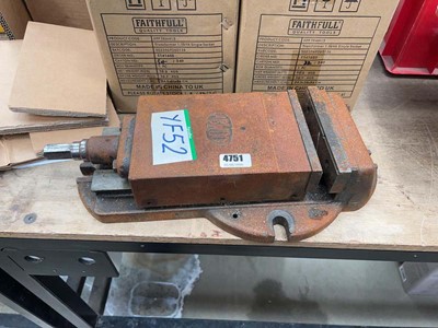Lot 4751 - Vintage Abwood bench mounted vice