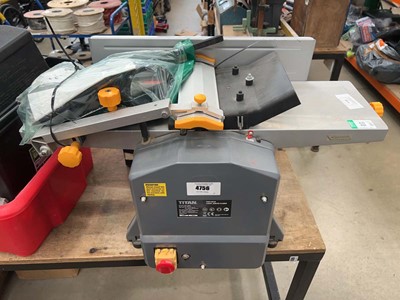 Lot 4756 - 240v Titan jointed planer