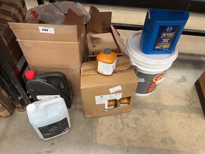 Lot 4760 - Selection of items inc. car shampoo, coolant,...