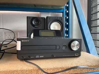 Lot 2440 - Sony Gigajuke MP3 player with two speakers