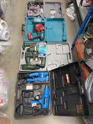 Lot 4786 - Cordless drill with 2 batteries and charger,...