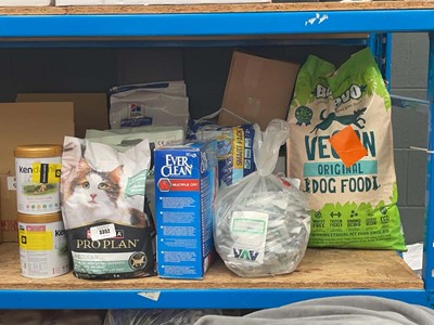 Lot 3352 - Lot containing dry dog food, cat litter, cat...