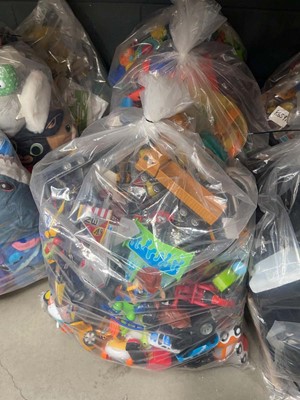 Lot 3359 - 4 bags of childrens toys
