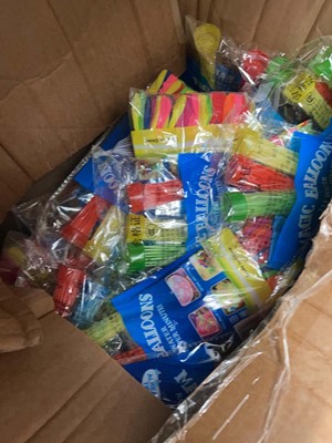 Lot 3390 - Box of magic balloons