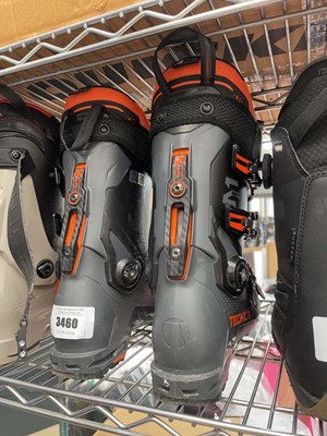 Lot 3460 - Pair of Tecnica ski boots