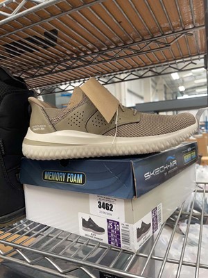 Lot 3462 - Memory foam Sketchers, size 7
