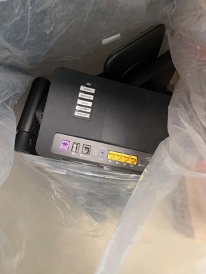 Lot 2480 - Bag containing various routers