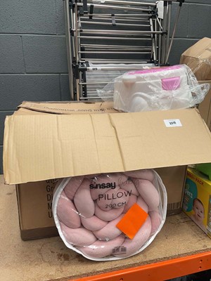 Lot 3316 - Baby pillow, plus baby tub and potty