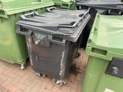 Lot 4334 - Black 500 litre 4 wheeled commercial waste bin