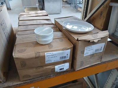 Lot 681 - 4 boxes of sauce bottles and 2 boxes of sauces