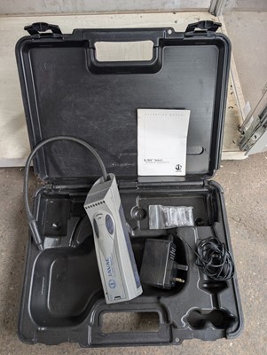 Lot 375 - Javac D-TEK Select refrigerant leak detector...