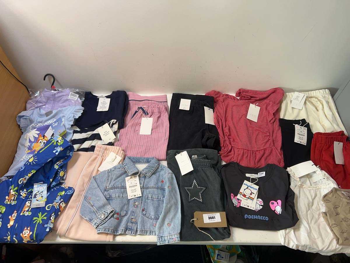 Lot 3681 - Children's clothing Zara, H&M, Bluey