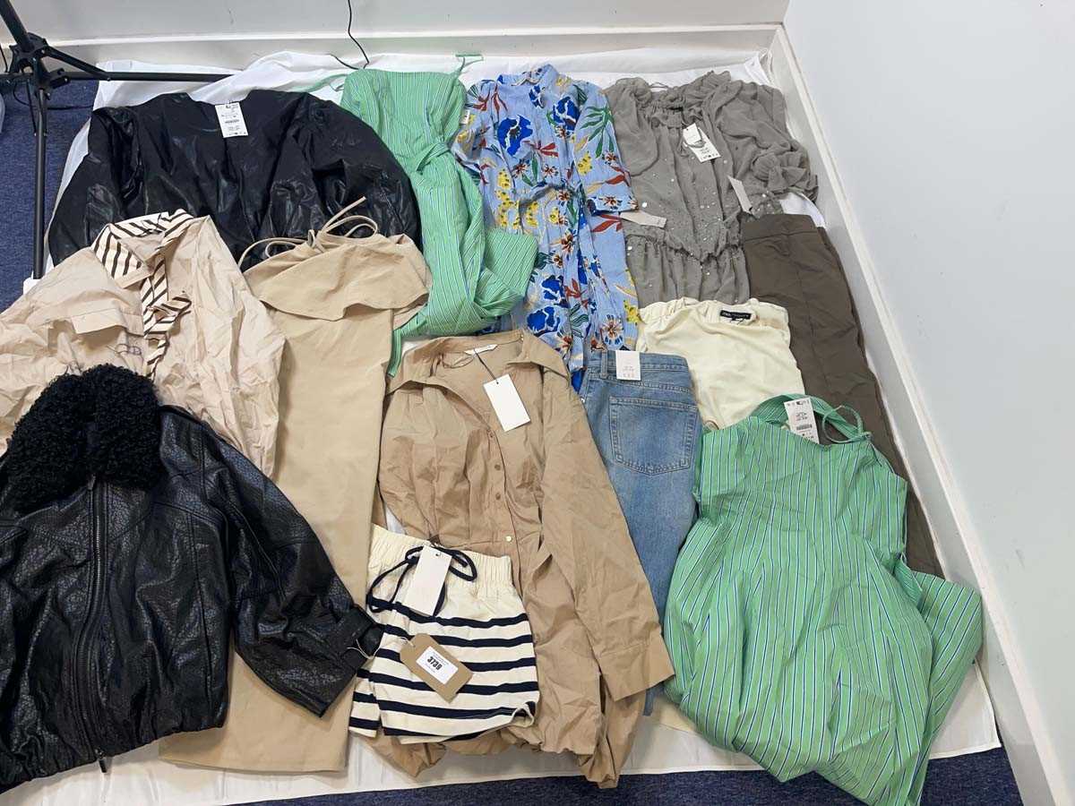 Lot 3739 - Zara & Sister Companies clothing