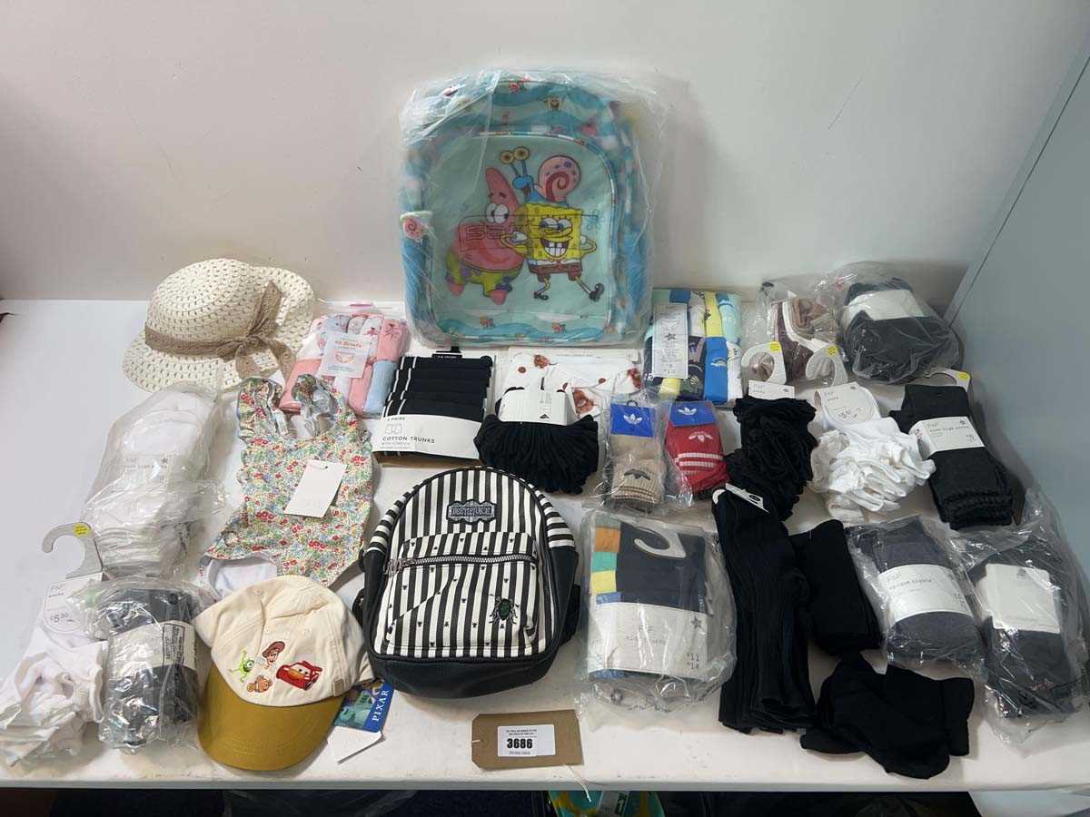 Lot 3686 - Children's accessories, socks, backpacks,...