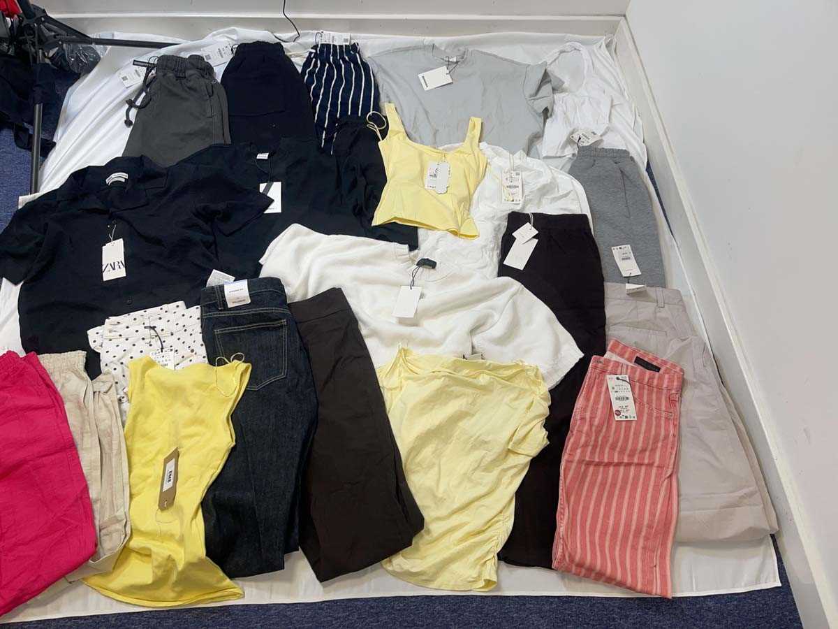 Lot 3752 - Zara & Sister Companies clothing