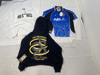 Lot 3758 - Internet Made clothing