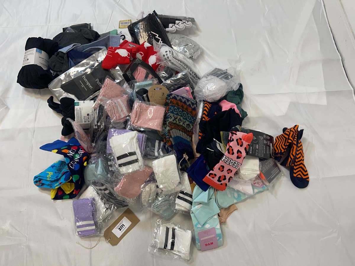 Lot 3771 - Mixed paired socks