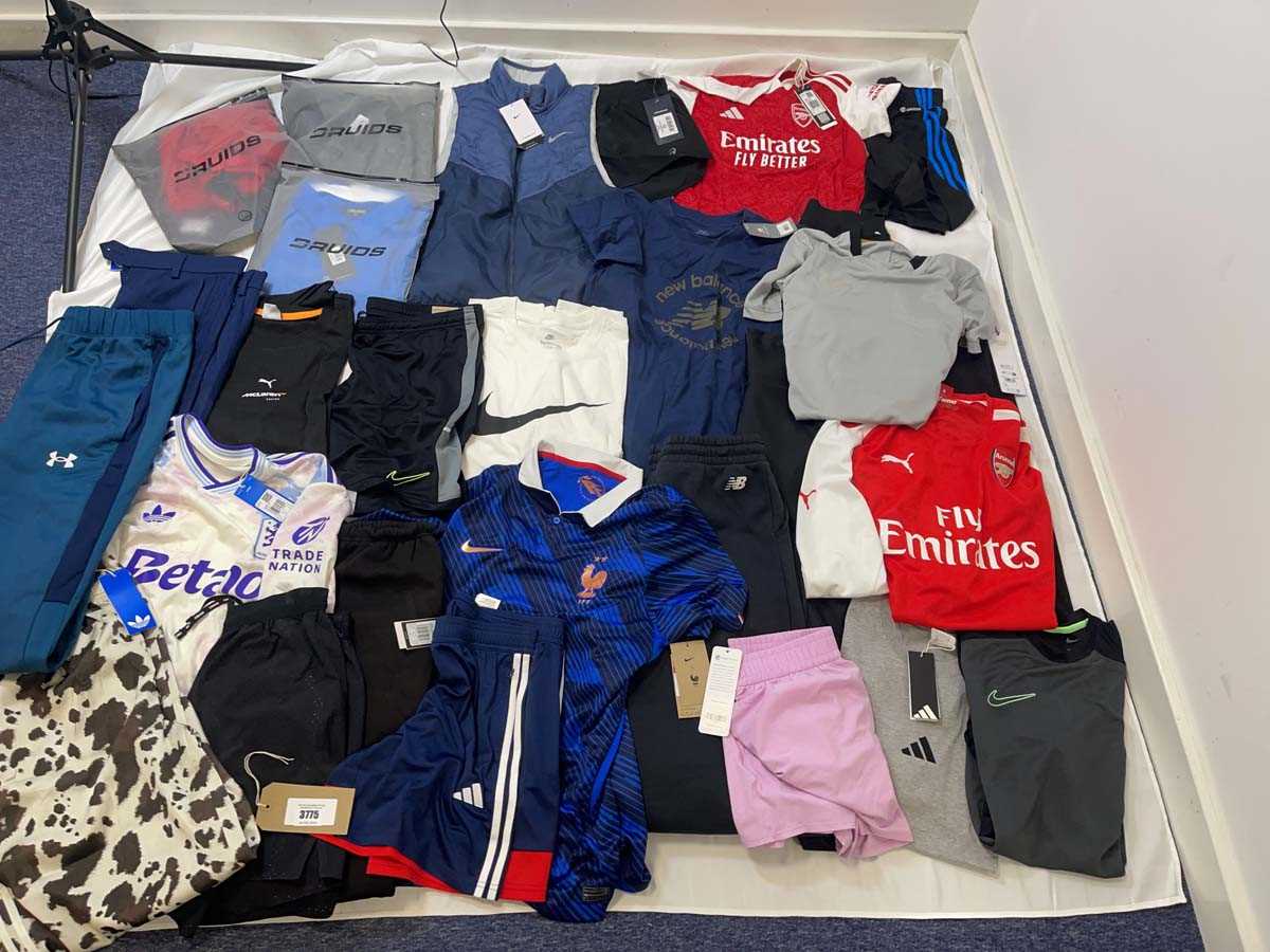 Lot 3775 - Sportswear to include Nike, Adidas, New...