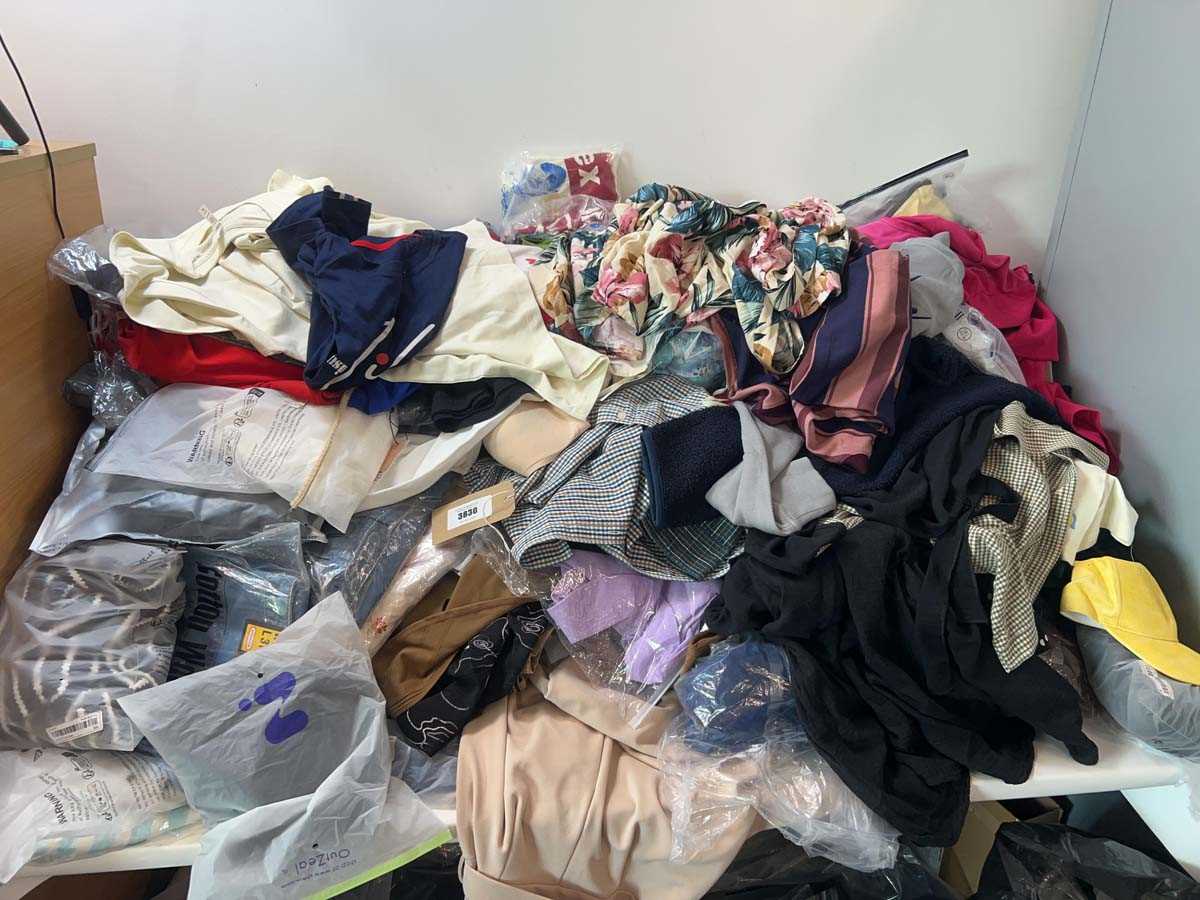 Lot 3830 - Pallet box (not included) mixed adults clothing