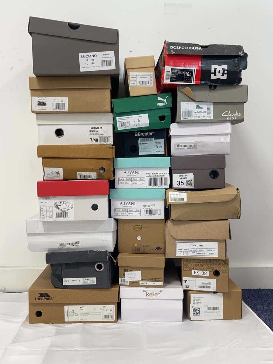 Lot 3784 - Pallet box (not included) containing a large...