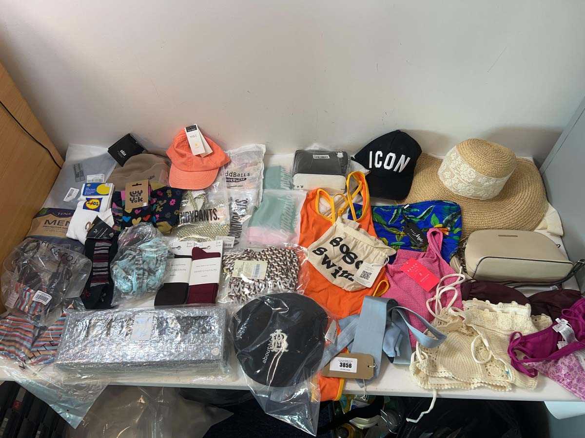 Lot 3856 - Accessories, swimwear, hats, socks, underwear,...
