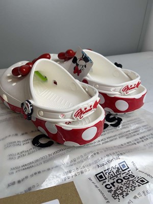 Lot 3786 - Crocs X Disney UK7/8 Minnie Mouse classic clogs